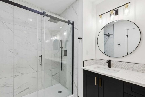 14 Butte Place Nw, Calgary, AB - Indoor Photo Showing Bathroom