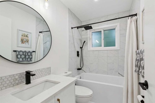 14 Butte Place Nw, Calgary, AB - Indoor Photo Showing Bathroom