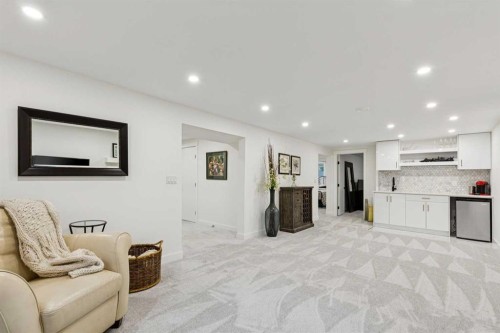 14 Butte Place Nw, Calgary, AB - Indoor