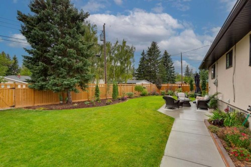 14 Butte Place Nw, Calgary, AB - Outdoor