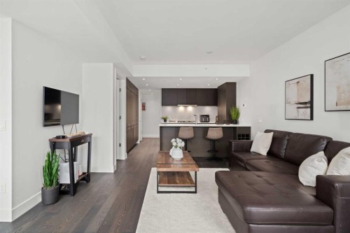 609-1025 5 Avenue Sw, Calgary, AB - Indoor Photo Showing Living Room