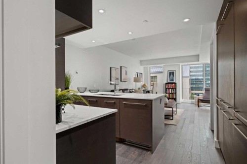609-1025 5 Avenue Sw, Calgary, AB - Indoor Photo Showing Kitchen