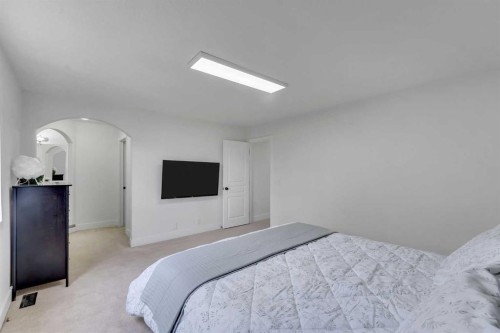 109 Evanscove Heights, Calgary, AB - Indoor Photo Showing Bedroom