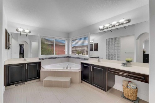 109 Evanscove Heights, Calgary, AB - Indoor Photo Showing Bathroom