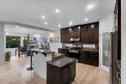 109 Evanscove Heights, Calgary, AB - Indoor Photo Showing Kitchen With Upgraded Kitchen