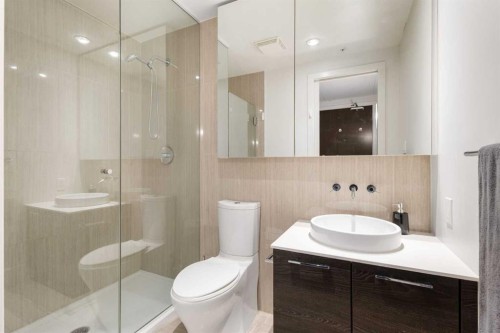 2109-901 10 Avenue Sw, Calgary, AB - Indoor Photo Showing Bathroom