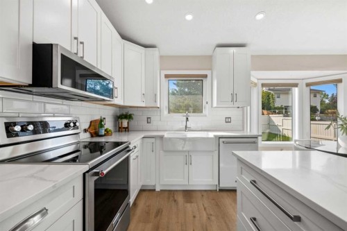 19 Macewan Meadow Crescent Nw, Calgary, AB - Indoor Photo Showing Kitchen With Upgraded Kitchen