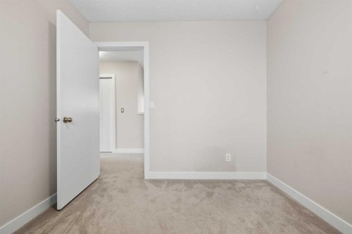 19 Macewan Meadow Crescent Nw, Calgary, AB - Indoor Photo Showing Other Room