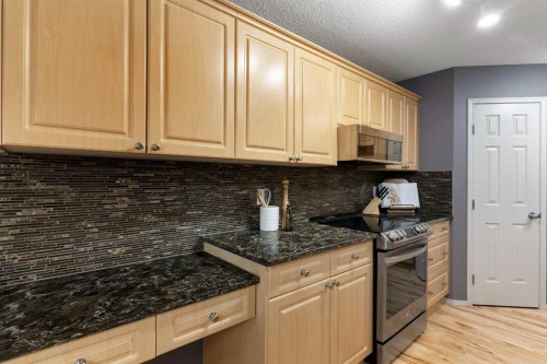 131 Valley Stream Close Nw, Calgary, AB - Indoor Photo Showing Kitchen