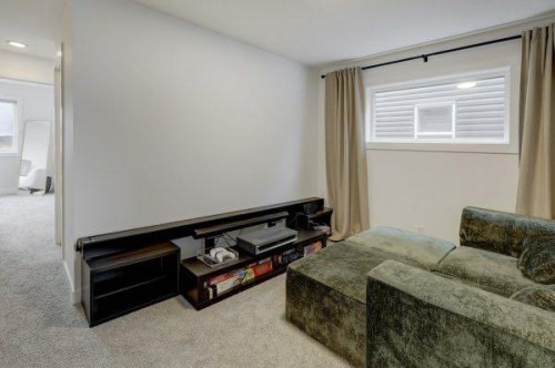 174 Rowley Gate Nw, Calgary, AB - Indoor