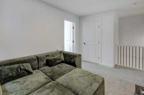 174 Rowley Gate Nw, Calgary, AB - Indoor
