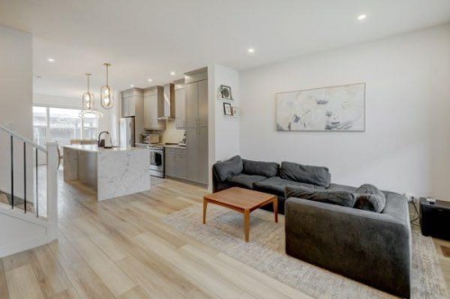 174 Rowley Gate Nw, Calgary, AB - Indoor
