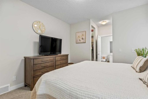 119 Walgrove Green Se, Calgary, AB - Indoor Photo Showing Bedroom
