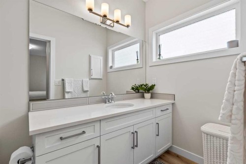 119 Walgrove Green Se, Calgary, AB - Indoor Photo Showing Bathroom