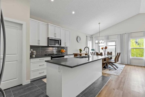 119 Walgrove Green Se, Calgary, AB - Indoor Photo Showing Kitchen