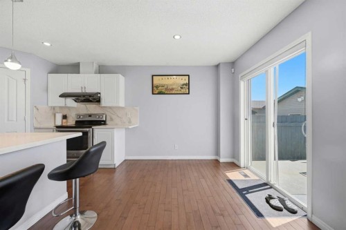 33 Saddlecrest Close Ne, Calgary, AB - Indoor Photo Showing Kitchen