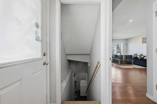 33 Saddlecrest Close Ne, Calgary, AB - Indoor Photo Showing Other Room