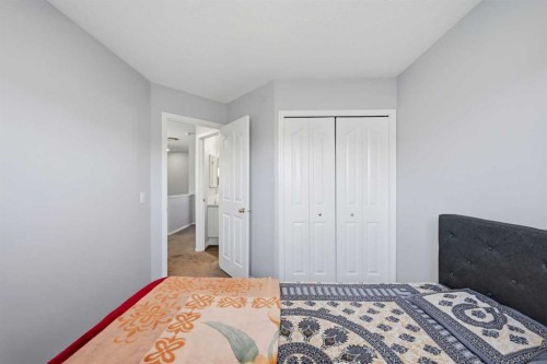 33 Saddlecrest Close Ne, Calgary, AB - Indoor Photo Showing Bedroom