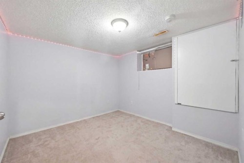 33 Saddlecrest Close Ne, Calgary, AB - Indoor Photo Showing Other Room