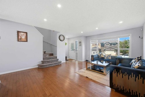 33 Saddlecrest Close Ne, Calgary, AB - Indoor Photo Showing Living Room