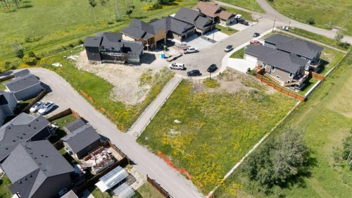 12 Country Meadows Cove, Diamond Valley, AB 