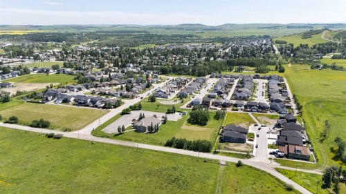12 Country Meadows Cove, Diamond Valley, AB 
