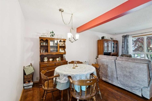 316 Queenston Heights Se, Calgary, AB - Indoor