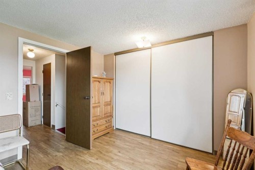316 Queenston Heights Se, Calgary, AB - Indoor Photo Showing Other Room