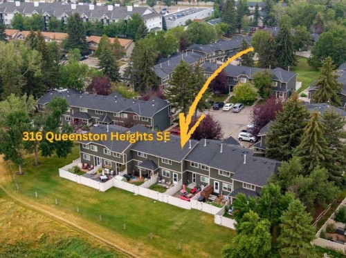 316 Queenston Heights Se, Calgary, AB - Outdoor With View