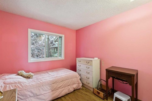 316 Queenston Heights Se, Calgary, AB - Indoor Photo Showing Bedroom