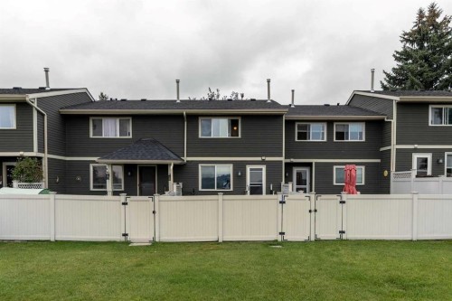 316 Queenston Heights Se, Calgary, AB - Outdoor