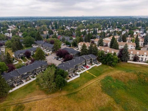 316 Queenston Heights Se, Calgary, AB - Outdoor With View