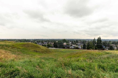 316 Queenston Heights Se, Calgary, AB - Outdoor With View