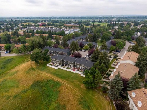 316 Queenston Heights Se, Calgary, AB - Outdoor With View