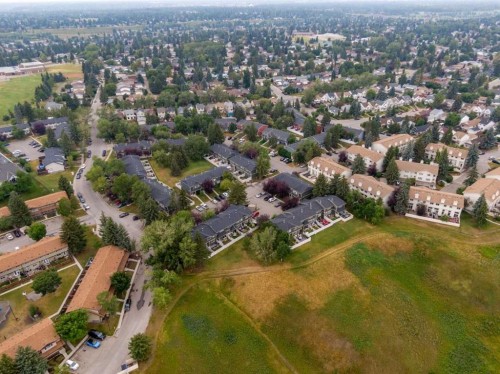 316 Queenston Heights Se, Calgary, AB - Outdoor With View