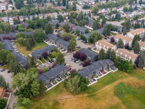 316 Queenston Heights Se, Calgary, AB - Outdoor With View