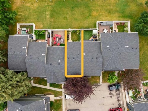 316 Queenston Heights Se, Calgary, AB - Outdoor