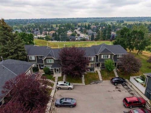 316 Queenston Heights Se, Calgary, AB - Outdoor
