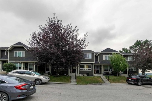 316 Queenston Heights Se, Calgary, AB - Outdoor With Facade