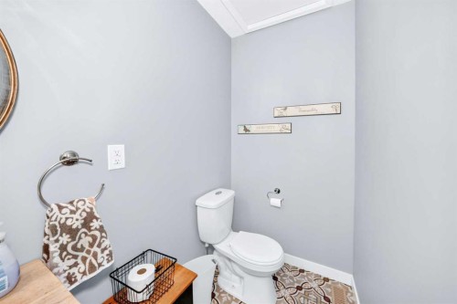 61 West Edge Road, Cochrane, AB - Indoor Photo Showing Bathroom