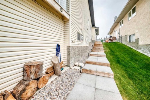 61 West Edge Road, Cochrane, AB - Outdoor