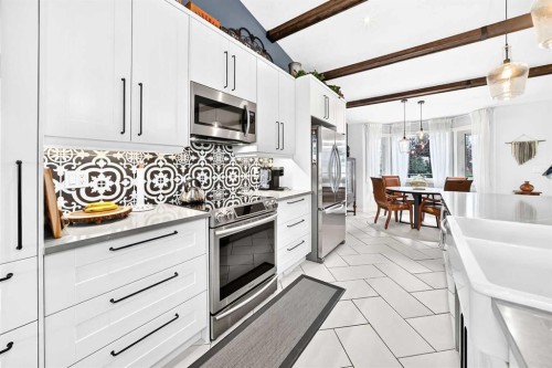 61 West Edge Road, Cochrane, AB - Indoor Photo Showing Kitchen With Upgraded Kitchen
