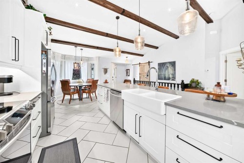 61 West Edge Road, Cochrane, AB - Indoor Photo Showing Kitchen
