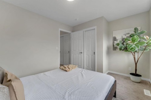 121 Osborne Common Sw, Airdrie, AB - Indoor Photo Showing Bedroom