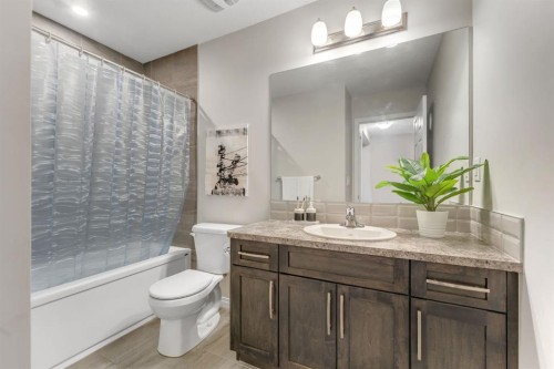 121 Osborne Common Sw, Airdrie, AB - Indoor Photo Showing Bathroom
