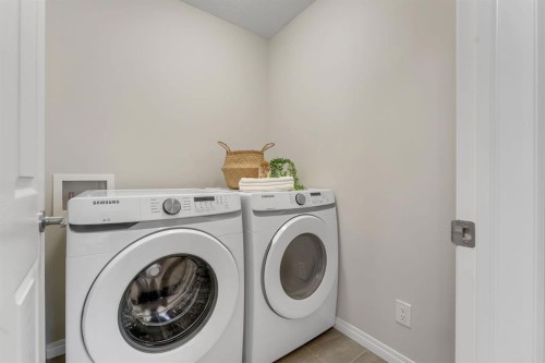 121 Osborne Common Sw, Airdrie, AB - Indoor Photo Showing Laundry Room