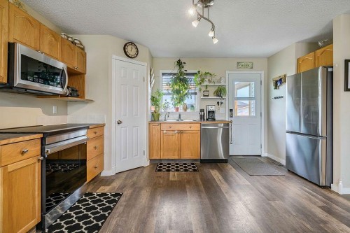 2004 4 Avenue Se, High River, AB - Indoor Photo Showing Kitchen With Double Sink