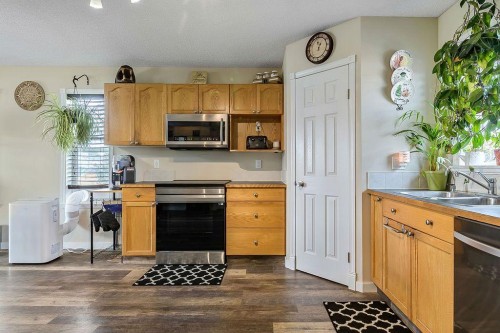 2004 4 Avenue Se, High River, AB - Indoor Photo Showing Kitchen With Double Sink