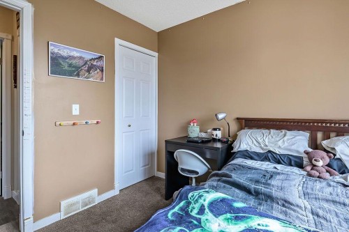 2004 4 Avenue Se, High River, AB - Indoor Photo Showing Bedroom