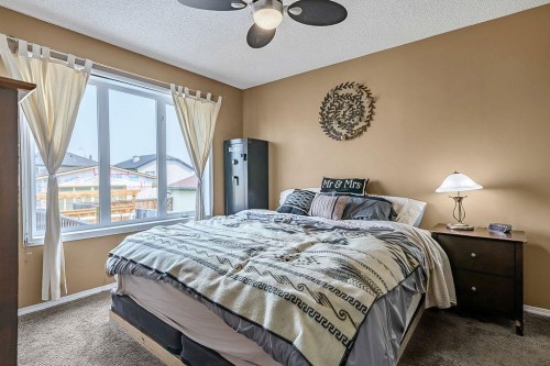 2004 4 Avenue Se, High River, AB - Indoor Photo Showing Bedroom
